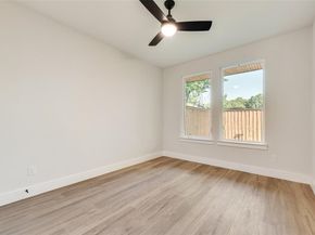 1121  Muncie Avenue , Dallas Texas 75212