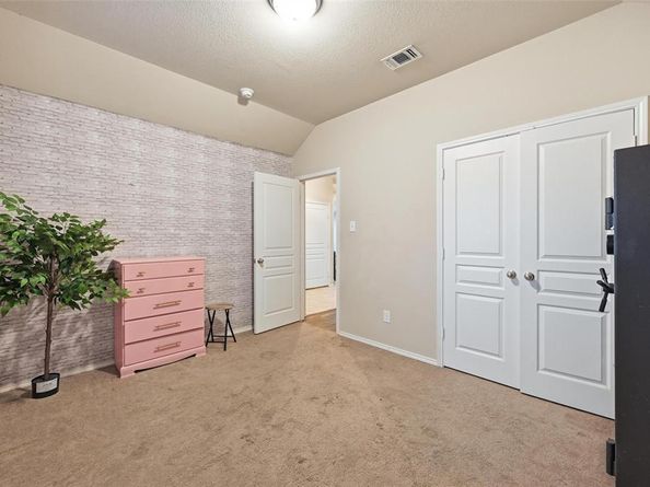 10329  Kingspoint Boulevard , Fort Worth Texas 76140