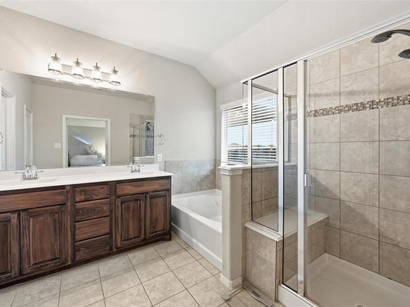 10329  Kingspoint Boulevard , Fort Worth Texas 76140