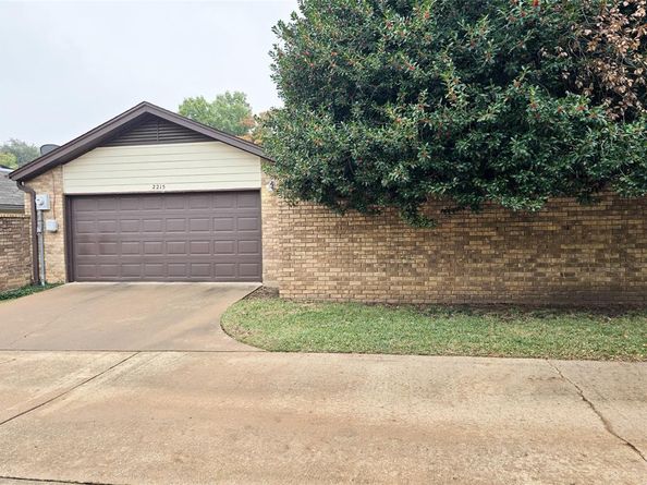 2215  Winter Sunday Way , Arlington Texas 76012