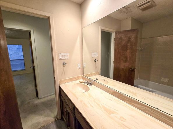 2215  Winter Sunday Way , Arlington Texas 76012