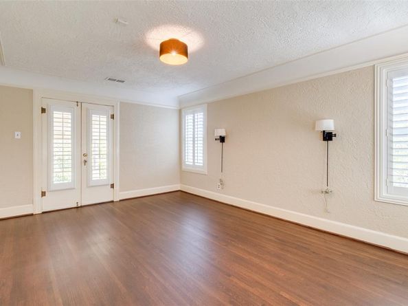 7026  Lakewood Boulevard , Dallas Texas 75214