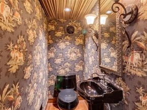 7026  Lakewood Boulevard , Dallas Texas 75214