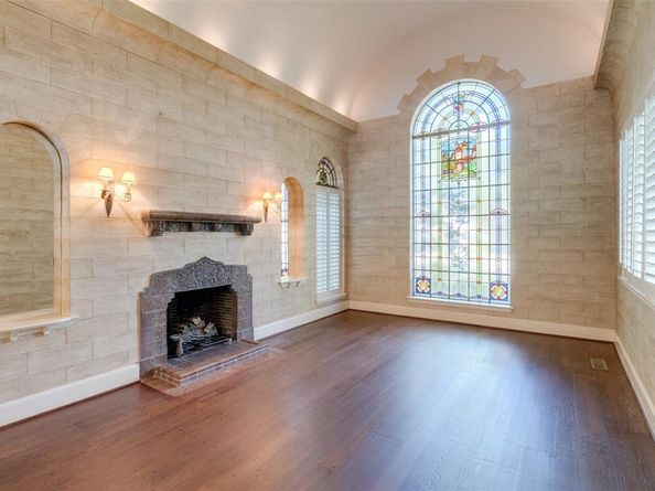 7026  Lakewood Boulevard , Dallas Texas 75214