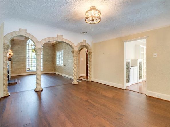 7026  Lakewood Boulevard , Dallas Texas 75214