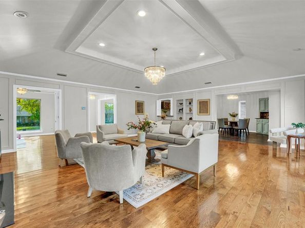 9511  Robin Meadow Drive , Dallas Texas 75243