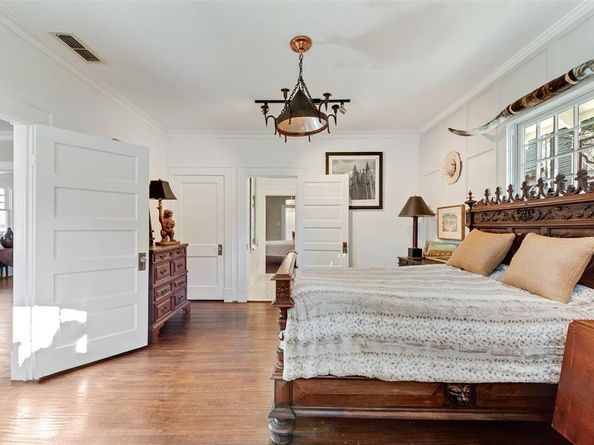 2105  LIPSCOMB Street , Fort Worth Texas 76110