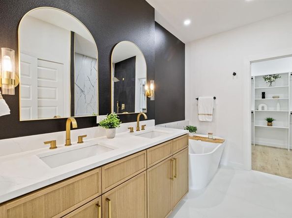 714 W Gross Street , Mesquite Texas 75149