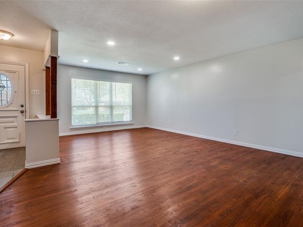 5718  Trailwood Drive , Dallas Texas 75241