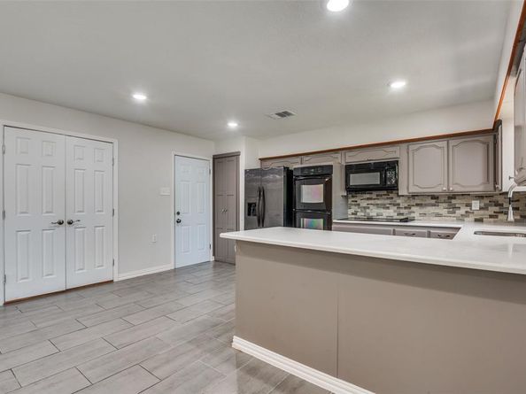 5718  Trailwood Drive , Dallas Texas 75241