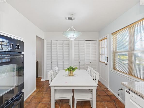 1709  Oakridge Drive , Pantego Texas 76013