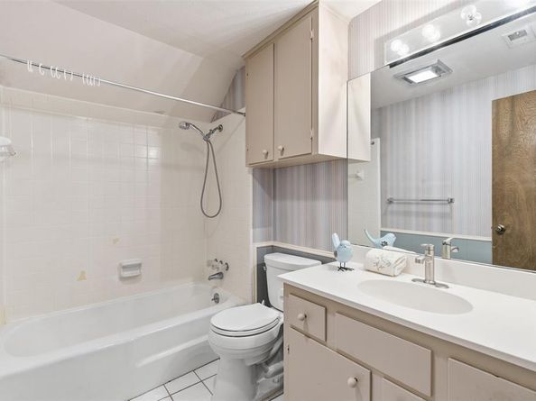 1709  Oakridge Drive , Pantego Texas 76013