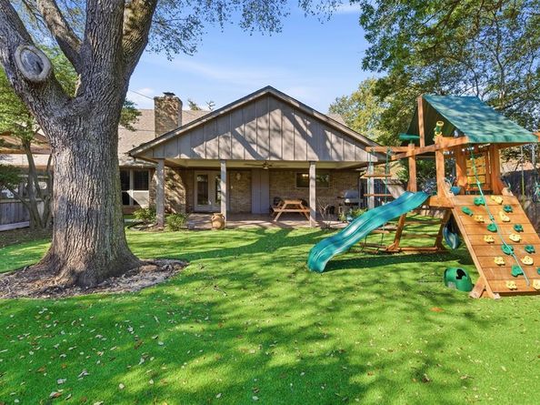 1709  Oakridge Drive , Pantego Texas 76013