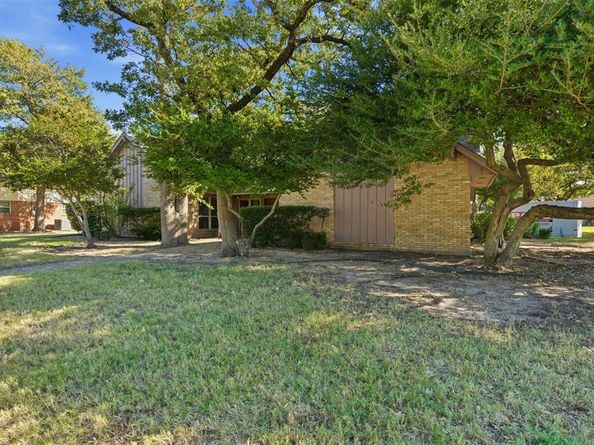 1709  Oakridge Drive , Pantego Texas 76013