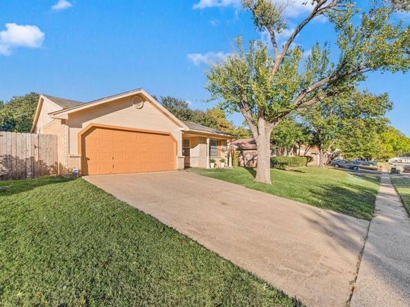 408  Moss Hill Lane , Euless Texas 76039