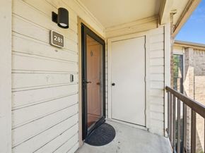 16301  Ledgemont Lane  281, Addison Texas 75001