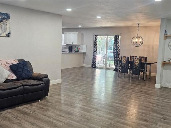 1826 N Jim Miller Road , Dallas Texas 75217