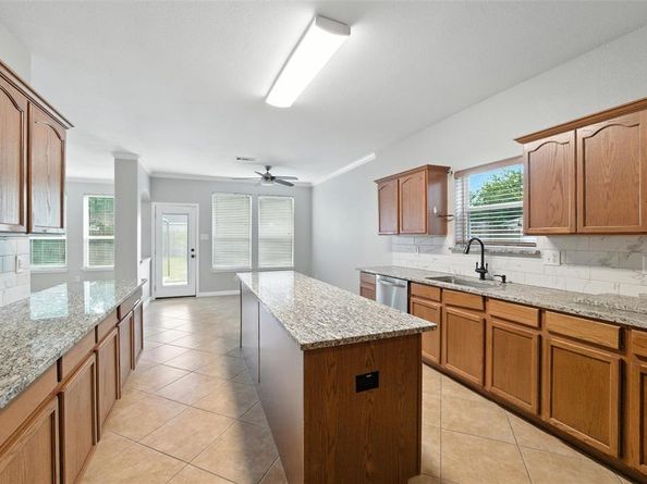 7000  Snowy Owl Street , Arlington Texas 76002