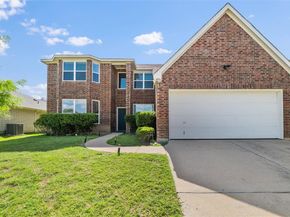 7000  Snowy Owl Street , Arlington Texas 76002