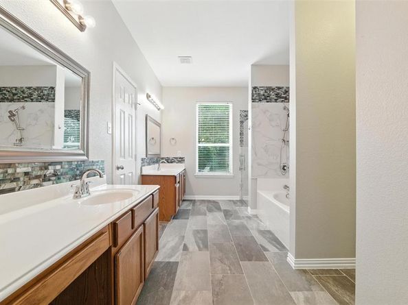 7000  Snowy Owl Street , Arlington Texas 76002