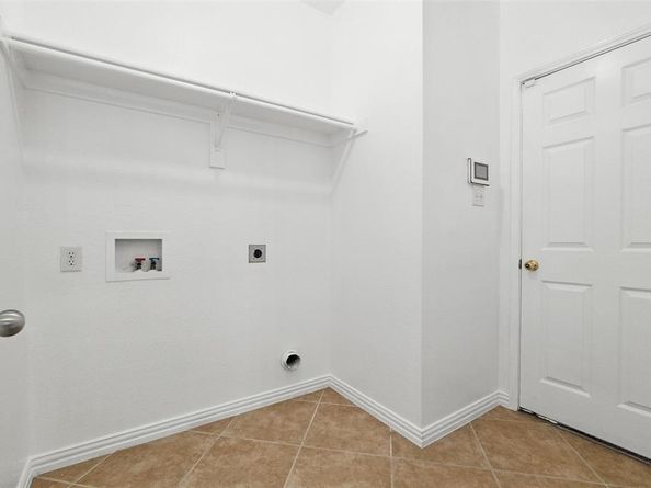 7000  Snowy Owl Street , Arlington Texas 76002