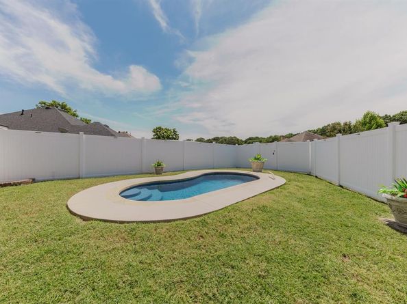 821  Quail Run Lane , Lancaster Texas 75146
