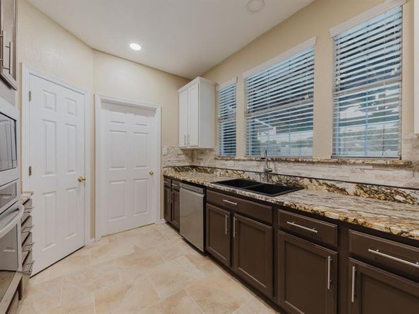 821  Quail Run Lane , Lancaster Texas 75146