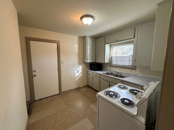 1517  Maple Drive , Garland Texas 75042