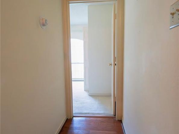 1412  Hyde Park Lane , Arlington Texas 76015