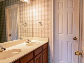 1412  Hyde Park Lane , Arlington Texas 76015