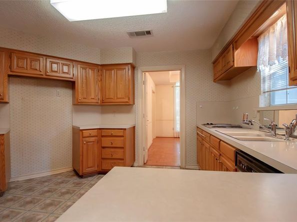 1412  Hyde Park Lane , Arlington Texas 76015