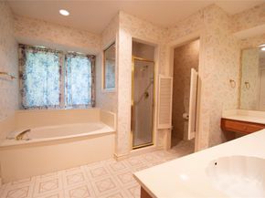 1412  Hyde Park Lane , Arlington Texas 76015