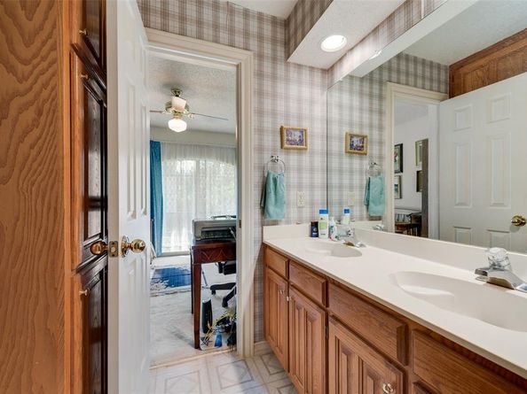 1412  Hyde Park Lane , Arlington Texas 76015