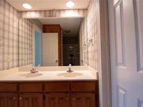 1412  Hyde Park Lane , Arlington Texas 76015