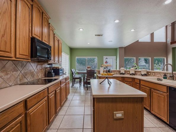 808  Sabona Drive , DeSoto Texas 75115