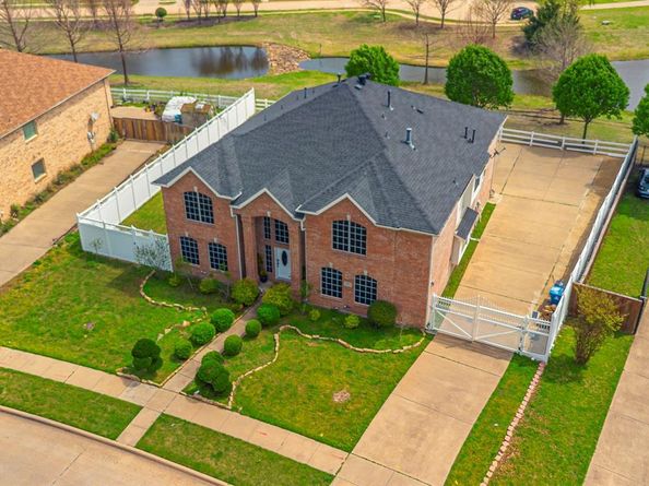 808  Sabona Drive , DeSoto Texas 75115