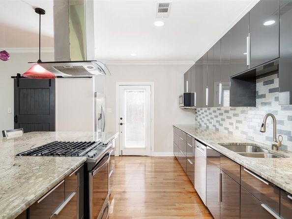 3867  Beutel Court , Dallas Texas 75229