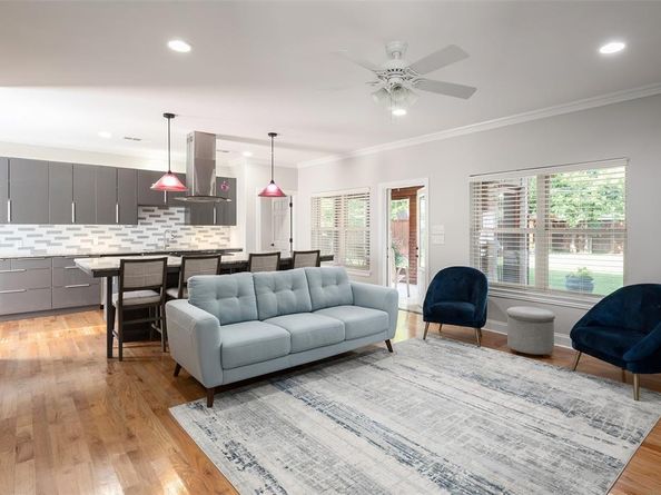 3867  Beutel Court , Dallas Texas 75229