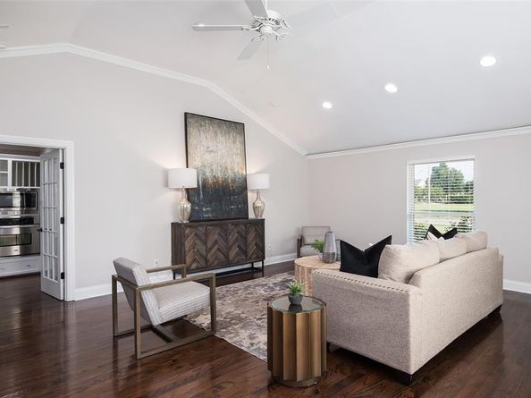 3867  Beutel Court , Dallas Texas 75229