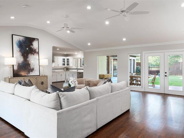 3867  Beutel Court , Dallas Texas 75229