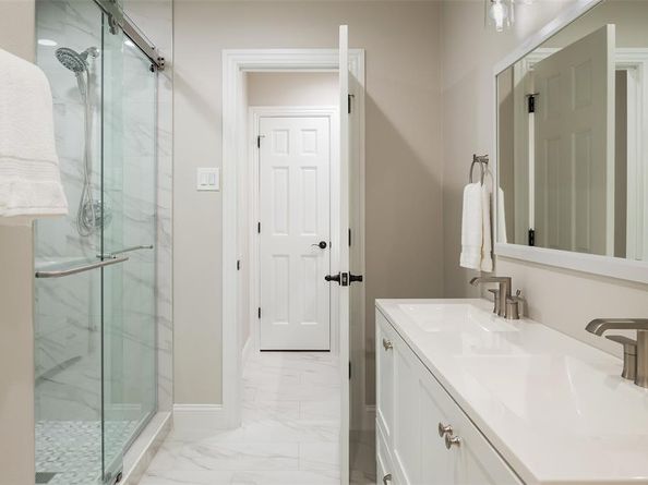 3867  Beutel Court , Dallas Texas 75229