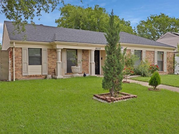 10227  Oak Gate Lane , Dallas Texas 75217