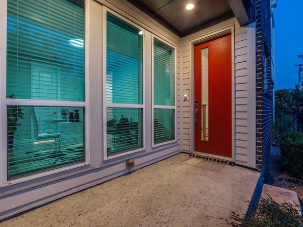 1129  Manderly Court , Dallas Texas 75204