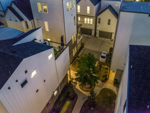 1129  Manderly Court , Dallas Texas 75204