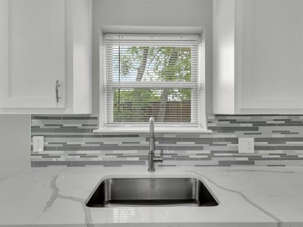 2834  Sunny Hill Lane , Farmers Branch Texas 75234
