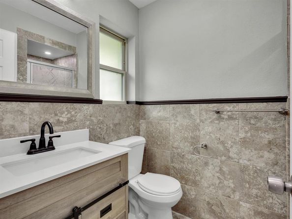 2834  Sunny Hill Lane , Farmers Branch Texas 75234