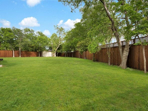 2834  Sunny Hill Lane , Farmers Branch Texas 75234