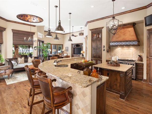 827  Bluff Ridge Drive , Cedar Hill Texas 75104