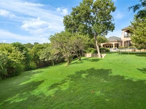 827  Bluff Ridge Drive , Cedar Hill Texas 75104