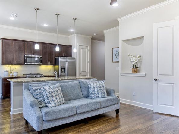 5005  Meridian Lane  3102, Addison Texas 75001